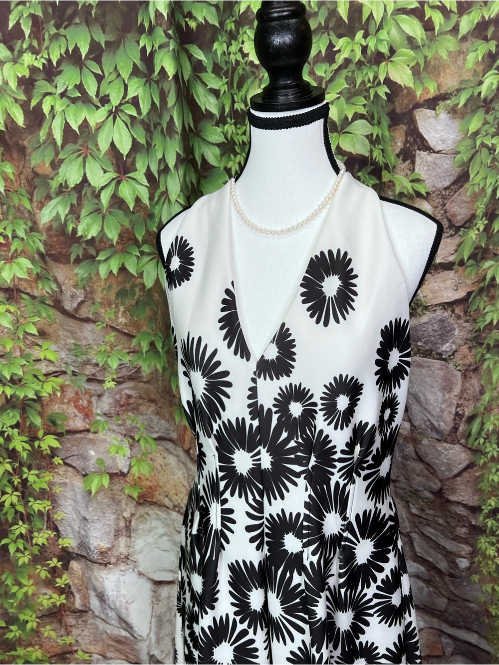 HALSTON Quiet Luxury Fit and Flare Black and Ivory Scuba Knit Event Dress, 10 - Picture 3 of 13